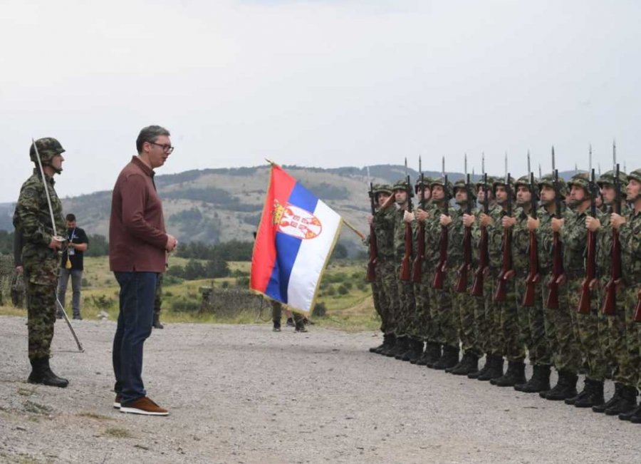 Vuçiç i 'përgjigjet' Kurtit, prezanton dronët kinez në ushtri