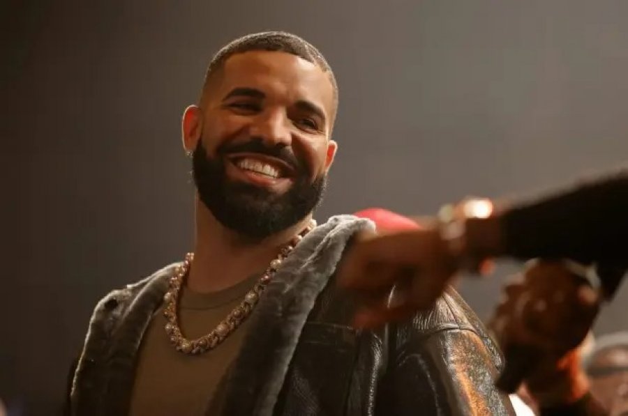 Drake kalon natën me 20 femra pas koncertit të tij!