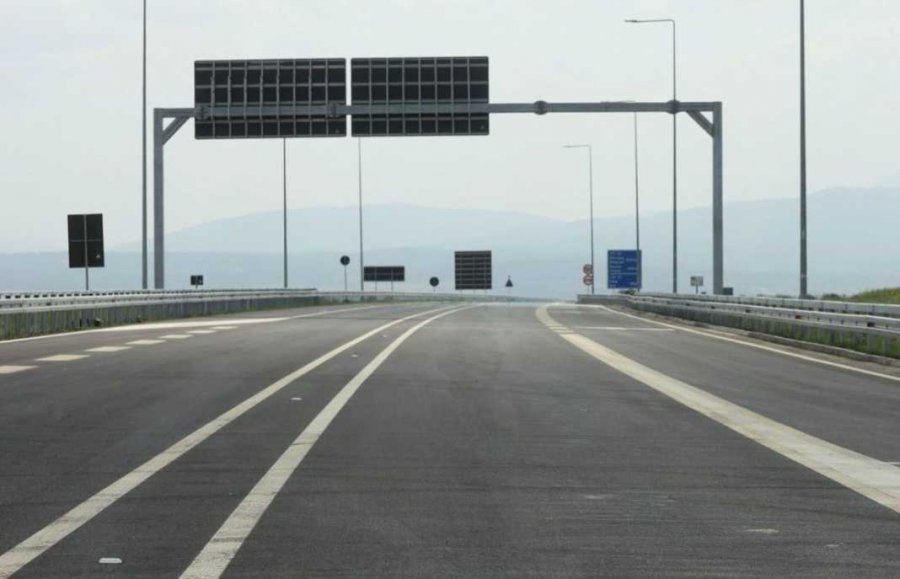 Vuçiç inaguron kilometrat e para të Autostradës, Nish-Durrës