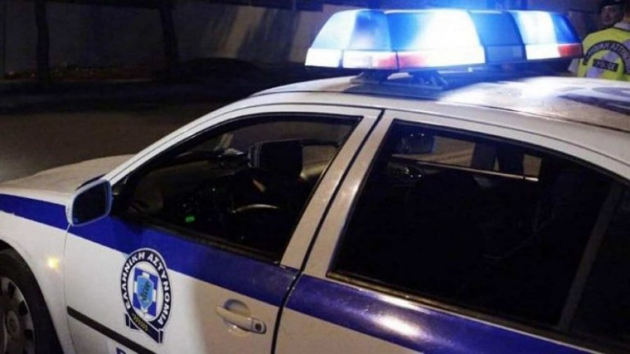 Dhunohet barbarisht 34-vjeçari shqiptar në Santorini, 4 bashkatdhetarë dhe greku e lënë në rrugë me plagë të rënda