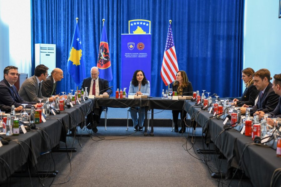 Shtyhet për një kohë të pacaktuar vizita e delegacionit amerikan në Kosovë