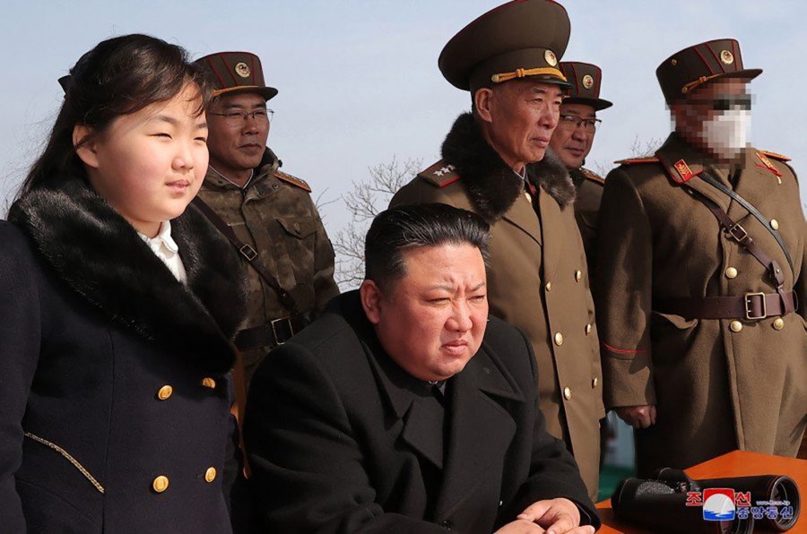 “Vuan nga pagjumësia”, raportet: Kim Jong Un gjen ngushëllim te duhani dhe alkooli