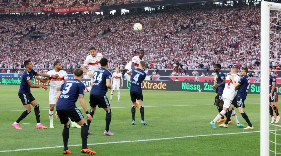  Stuttgarti e fiton thellë ndeshjen e parë ndaj Hamburgut, shumë pranë qëndrimit në Bundesligë