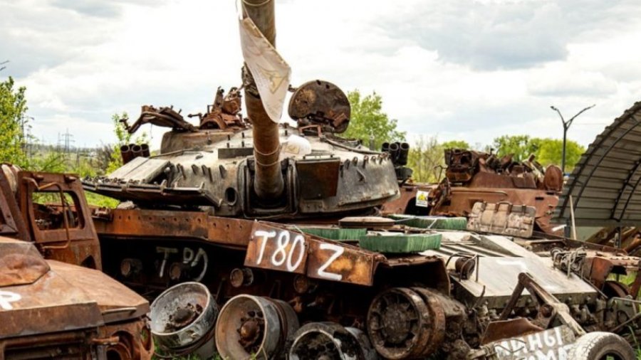 Mediat ruse: Rusia ka humbur mbi 2000 tanke në Ukrainë