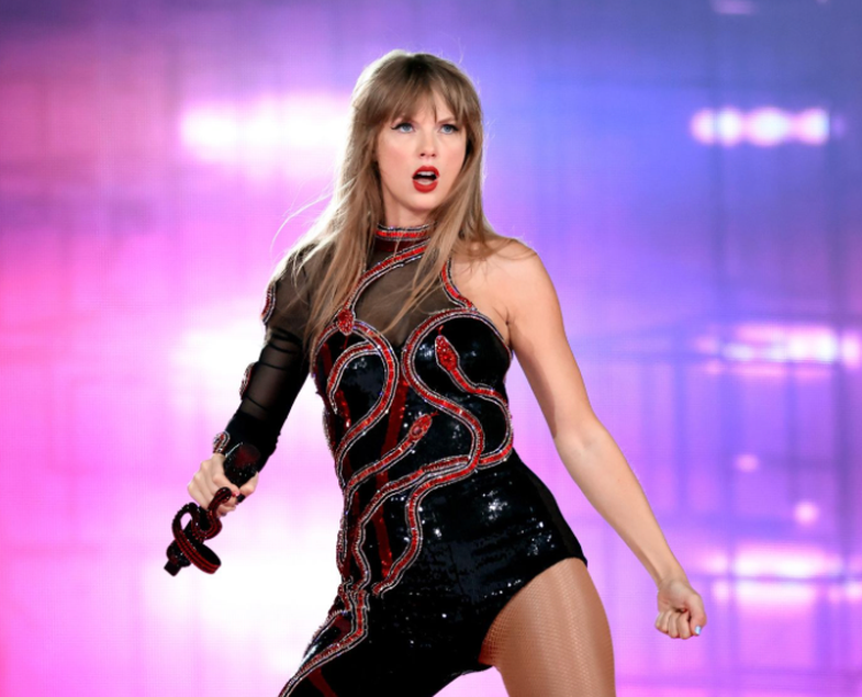 Njerëzit po veshin pelena në koncertet e Taylor Swift, por pse? 
