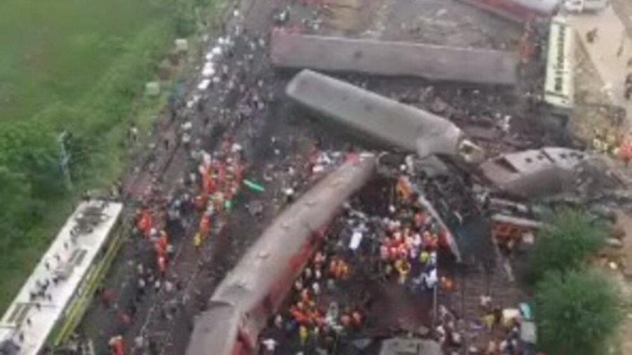 Aksident hekurudhor në Indi/ Nuk ka më të mbijetuar, tmerr që nuk përshkruhet me fjalë
