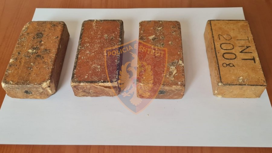 Tiranë/ Iu gjet kallëp tritoli në banesë, arrestohet autori
