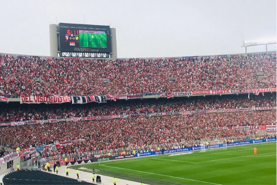 Tragjedi në stadiumin ikonik: Tifozi humb jetën gjatë një ndeshjeje të River Plate