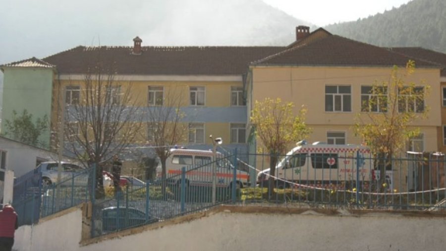 Vijon fluksi në spitalin e Bulqizës, paraqiten të tjerë qytetarë me shenja helmimi nga uji