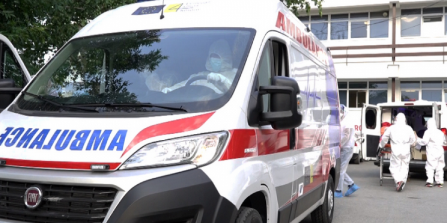 Aksident i rëndë në rrugën Elbasan-Librazhd, përplaset këmbësori, niset me urgjencë drejt spitalit
