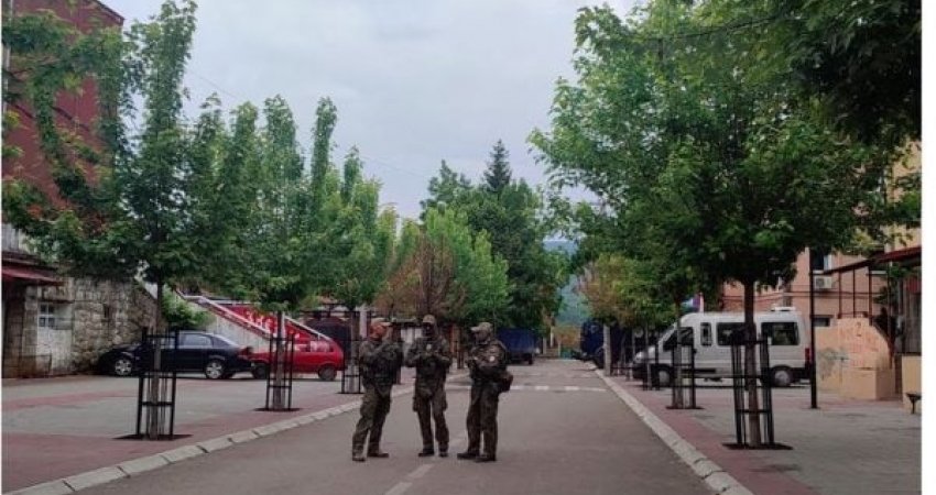 Qetë në Zveçan, hiqet edhe një pjesë e telave gjemborë