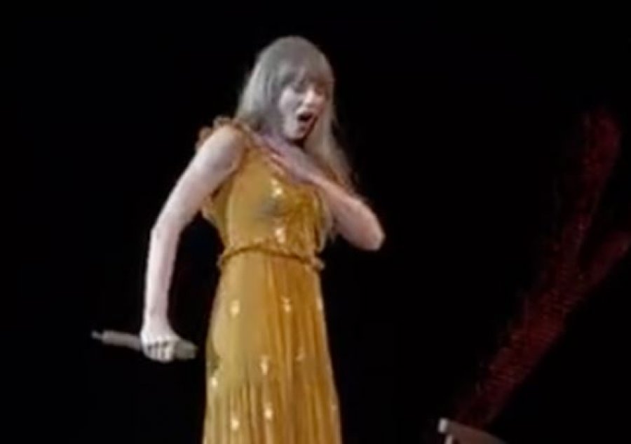 VIDEO/ Taylor Swift gëlltiti një insekt dhe momenti u bë viral