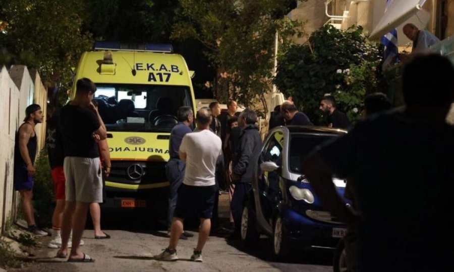 Më plagë thike në gjoks, shpinë e gjymtyrë, burri masakron gruan në Kretë, fqinjët i shpëtojnë jetën