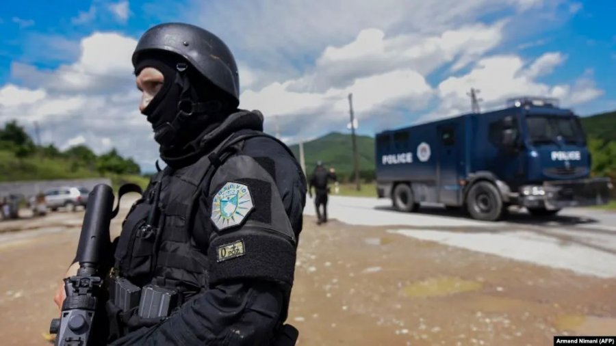 Policët në veri të Kosovës po shërbejnë me orare të gjata dhe mungesë te veshjeve të posaçme