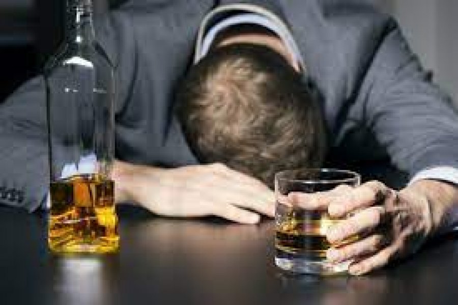 Alkooli fals që po vret rusët, mbi 30 të vdekur në pak ditë