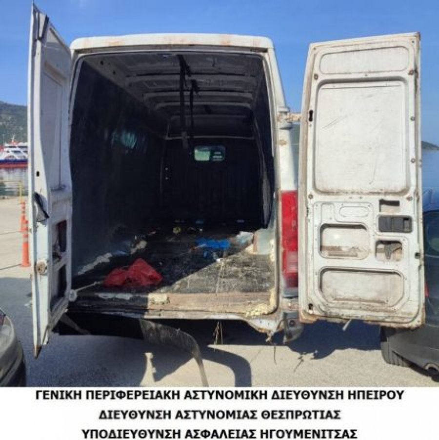Kapet duke transportuar 31 emigrantë të paligjshëm kundrejt pagesës, arrestohet 30-vjeçari shqiptar në Greqi