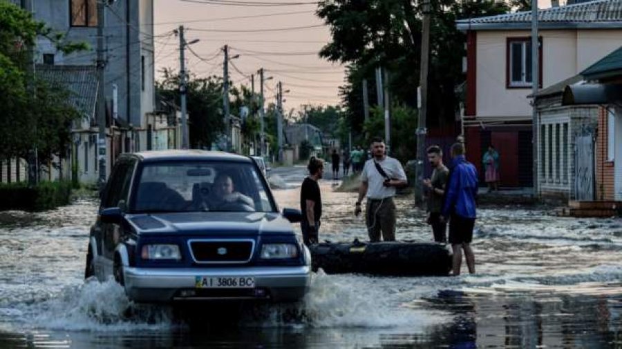 Të paktën shtatë persona janë zhdukur pas shembjes së digës në Ukrainë