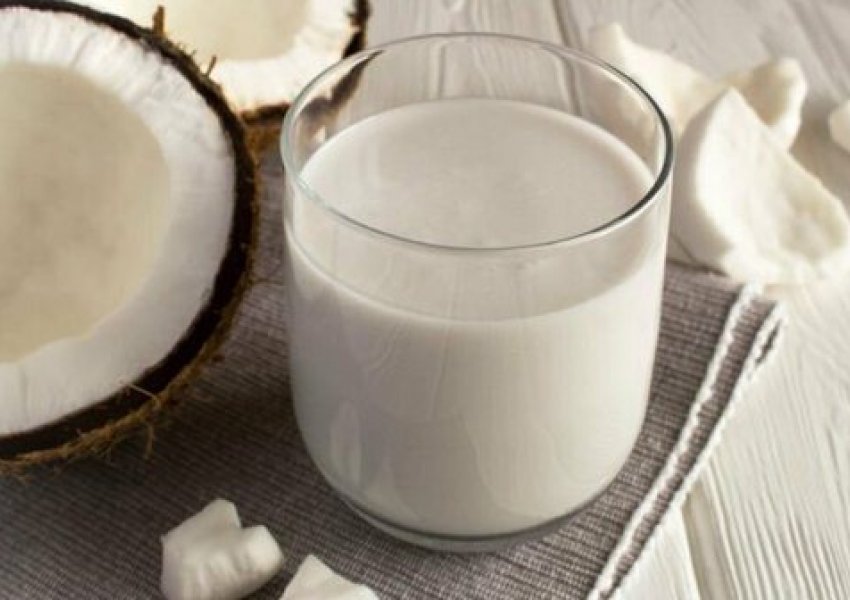 Pse është mirë të pini qumësht kokosi me mjaltë çdo mëngjes