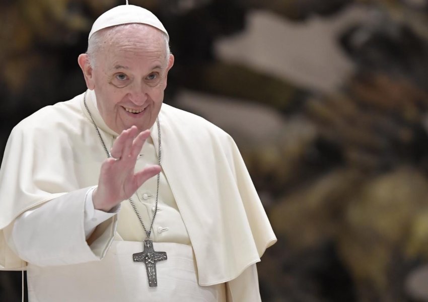 Papa Françesku iu nënshtrua një operacioni, mjeku tregon gjendjen e tij shëndetësore