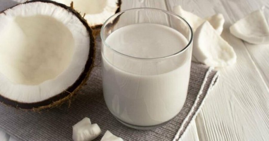 Pse është mirë të pini qumësht kokosi me mjaltë çdo mëngjes