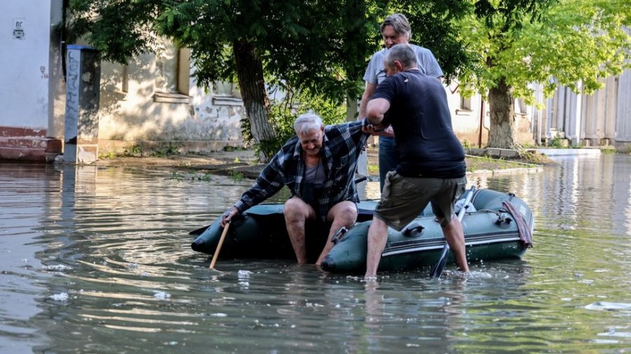 Shkatërrimi i digës në Ukrainë/ 600 kilometra katrorë të rajonit Kherson janë përmbytur