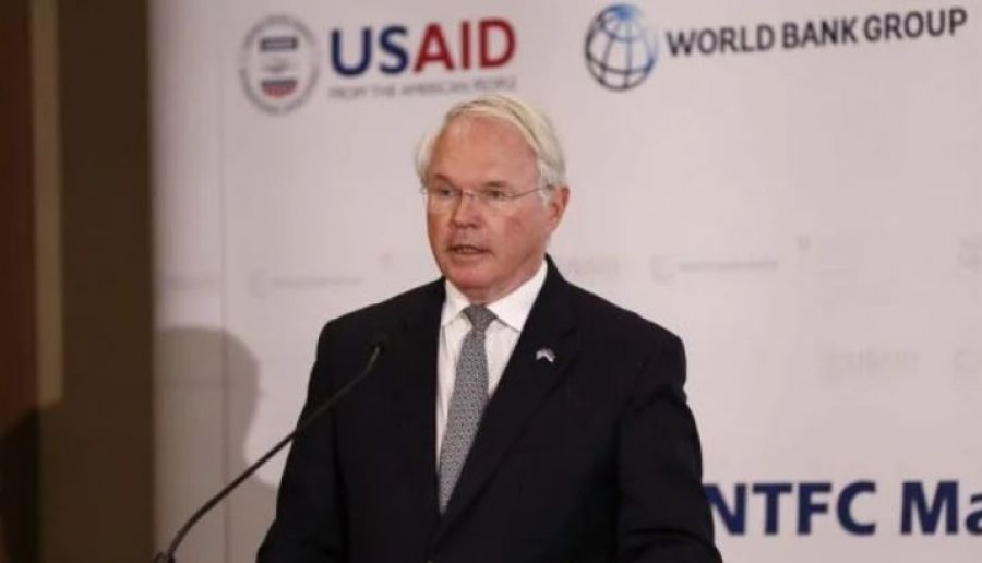 ‘Beogradi duhet t’i bashkohet Perëndimit’, ambasadori amerikan në Serbi: Duam të bëhet pjesë e BE-së, por jo me problemet që ka             