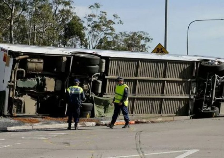Australi/ Aksidentohet autobusi me dasmorë, 10 të vdekur dhe 25 të plagosur