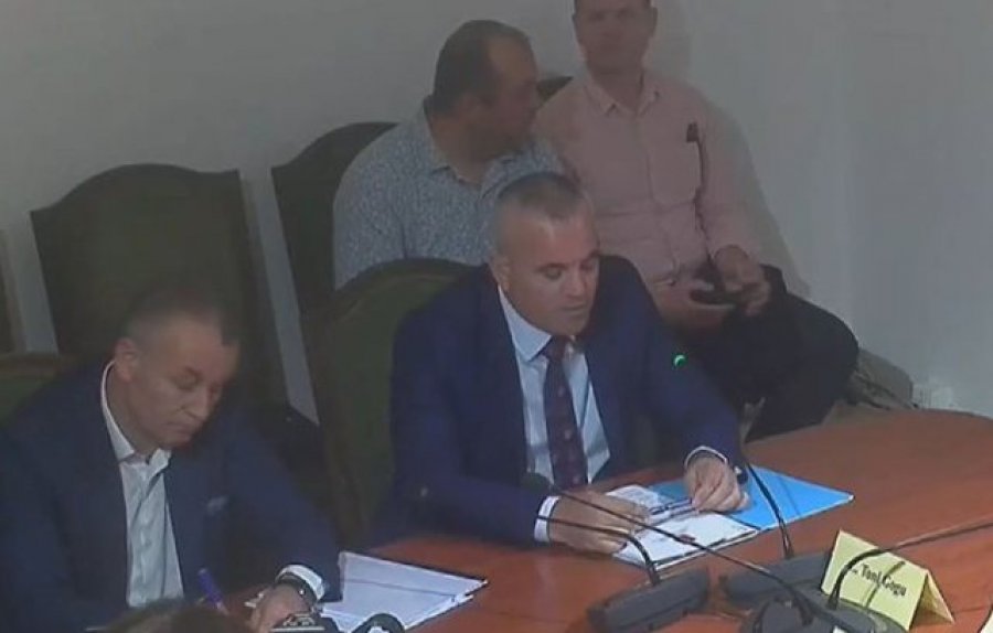 Debate të forta në mbledhjen e Komisionit të Sigurisë, Flamur Noka përplaset me Ardi Veliun