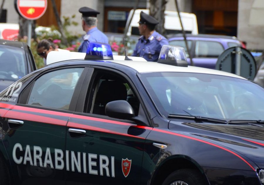 Aksident i rëndë/ Shqiptari përplas me makinë nënën dhe foshnjën 8-muajshe, arrestohet   