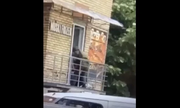 VIDEO/ Arrestimi i drejtuesit të Mbrojtjes Civile në veri, pamjet kur ai kapet nga policia