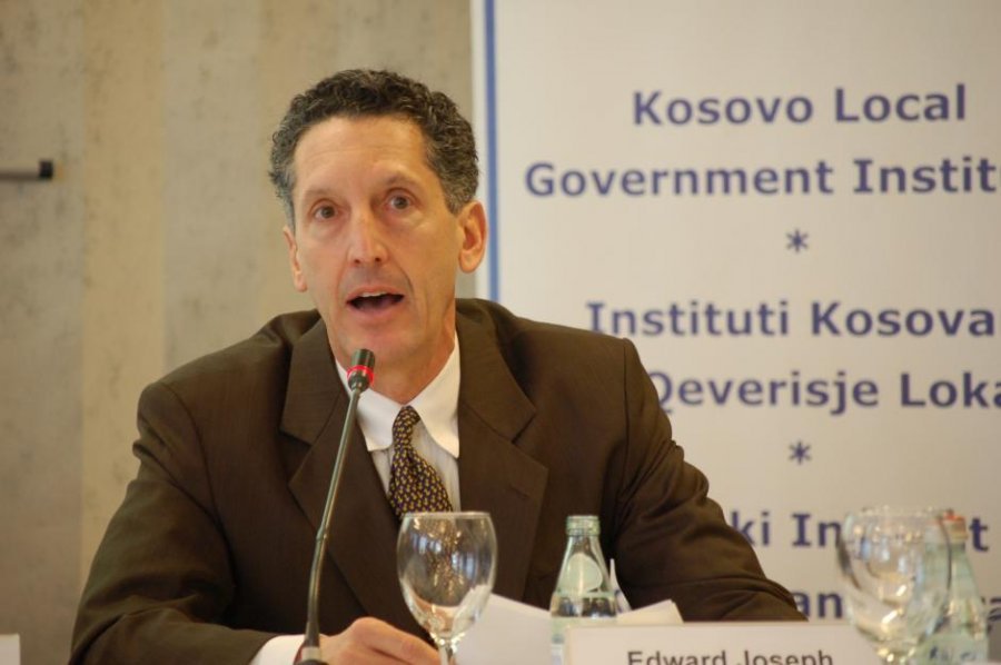 Profesori amerikan: SHBA po krijon krizë në Kosovë, Uashingtoni të disiplinojë ambasadorët e saj në rajon