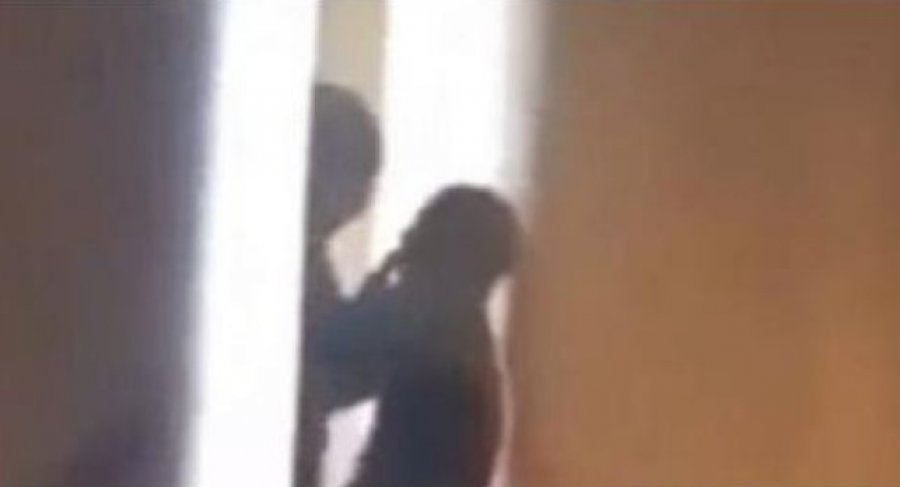 VIDEO/ Mësuesi puth me dhunë në buzë nxënësen e klasës së shtatë, arrestohet nga Policia