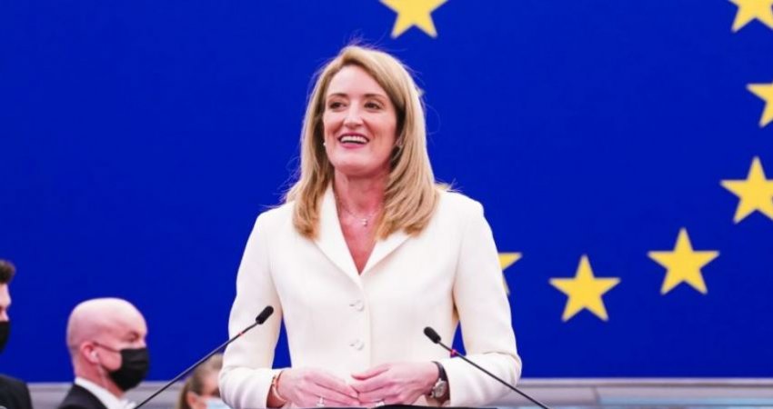 Metsola: Mirëpresim përpjekjet e Kosovës për të qetësuar tensionet në veri