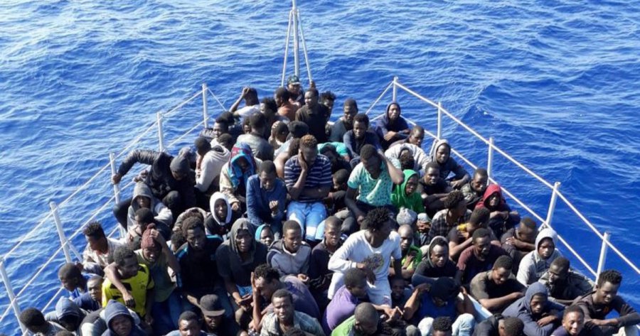 Tragjedi në Greqi/ Mbytet anija me 400 emigrantë, gjenden 17 trupa të pajetë