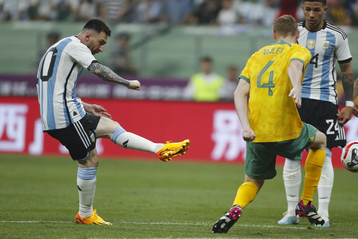 Messi vendos rekord personal dhe udhëheq Argjentinën drejt fitores kundër Australisë
