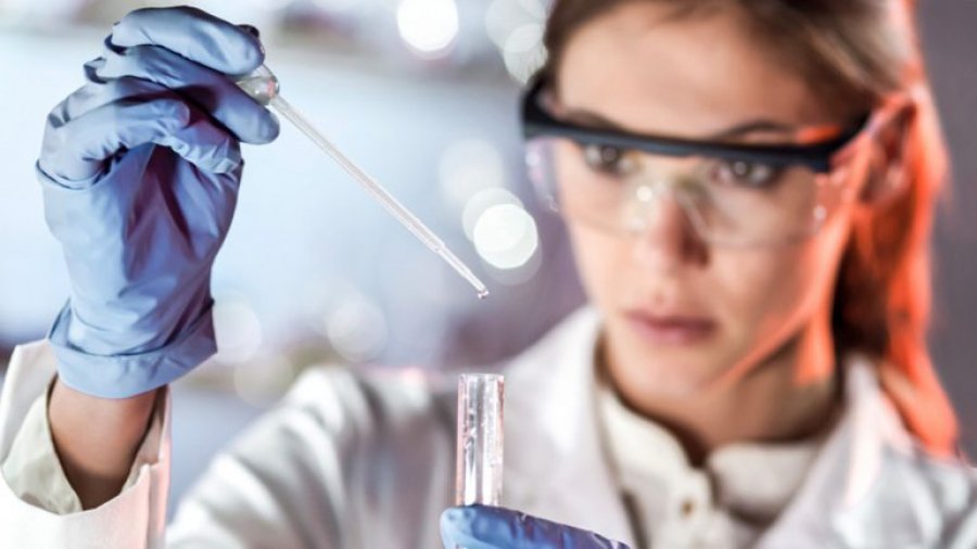 The Guardian: Shkencëtarët krijojnë embrione njerëzore sintetike duke përdorur qeliza staminale