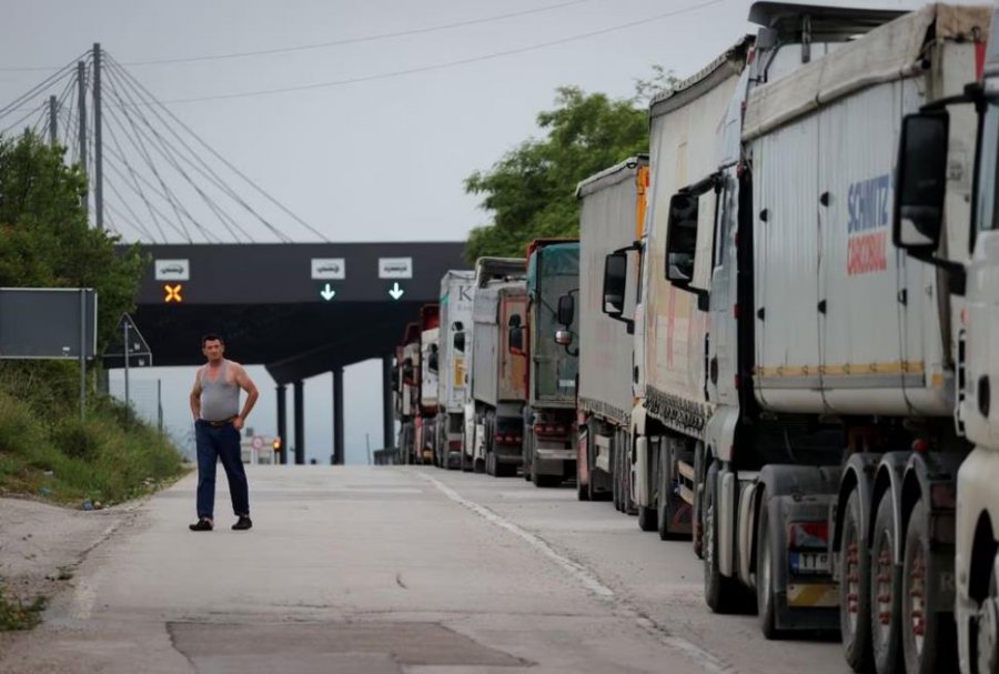 Reuters: Albin Kurti thotë se Kosova i shtrëngoi kontrollet në kufirin me Serbinë