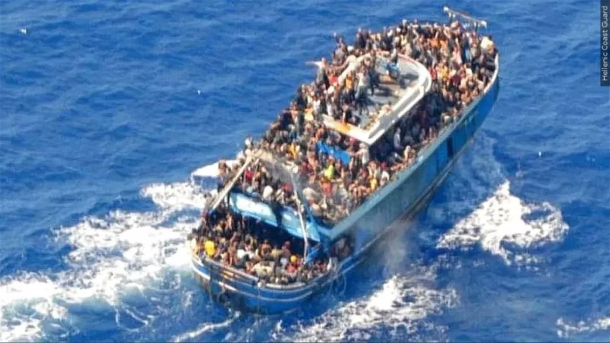 Roja bregdetare greke vetëmbrohet pas mbytjes së gati 500 emigrantëve