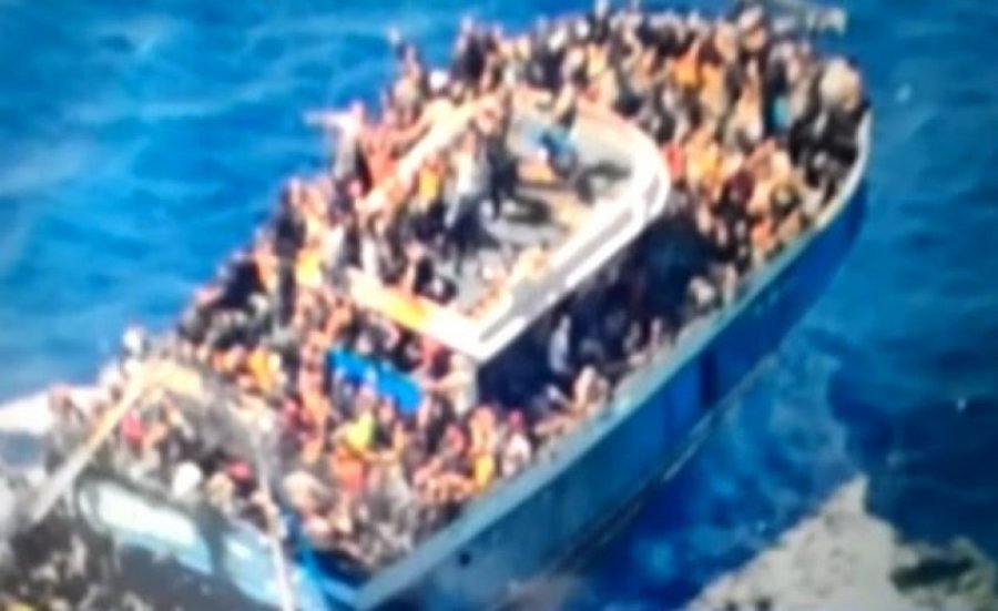 Bilanci tragjik/ Fundosja e anijes në Greqi, 78 emigrantë të vdekur, 600 të zhdukur