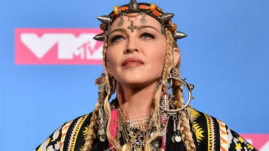 Madonna shkruan histori me këngën e saj të re 'Popular'!