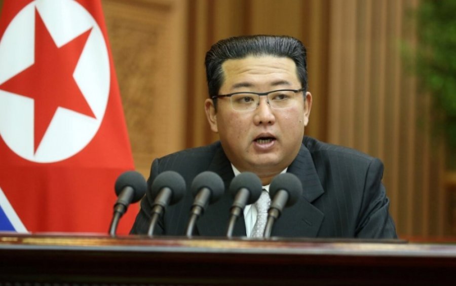 'Populli po vdes për bukë', Kim Jong-Un pranon vështirësitë dhe mungesën e ushqimit