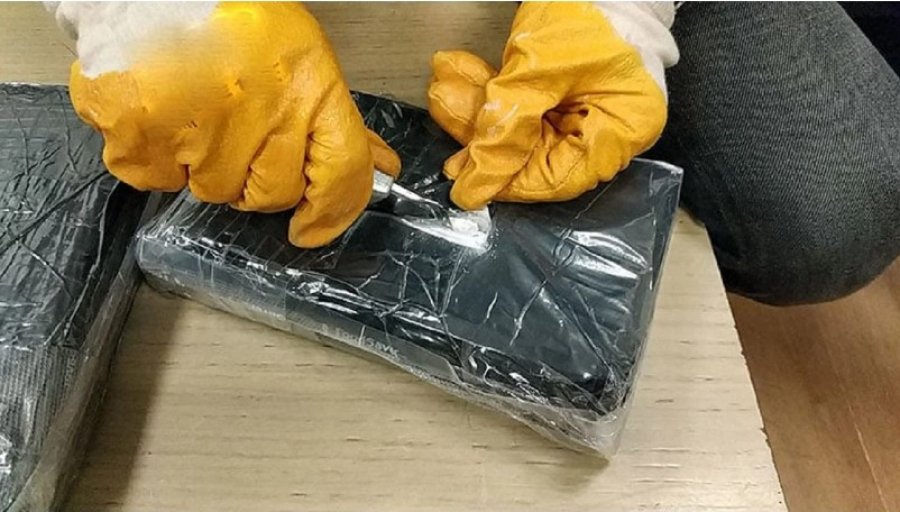 Kapet një ton kokainë në portin e Mersinit, ishte fshehur në kontejnerë bananesh 