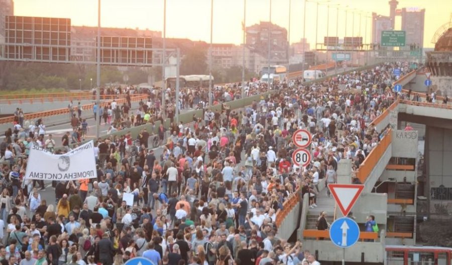 ‘Serbia kundër dhunës’, qytetarët paralajmërojnë radikalizimin e protestave