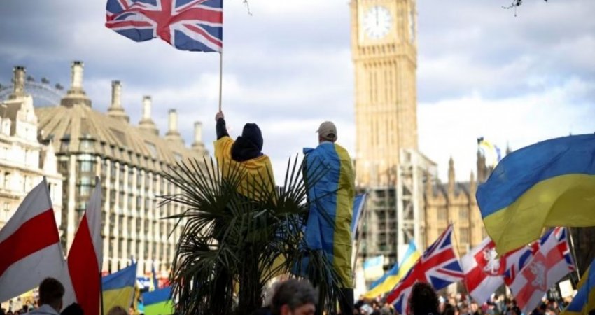  Britania do t’i mbajë asetet ruse të ngrira derisa të kompensohet Ukraina