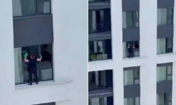 PAMJET virale tmerrojnë rrjetin! Gruaja në katin e 10-të pastron dritaret pa asnjë mbrojtje