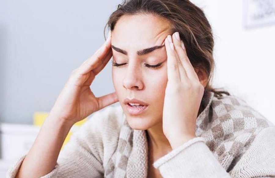 Si ta largoni dhimbjen e kokës në pesë minuta pa ilaçe