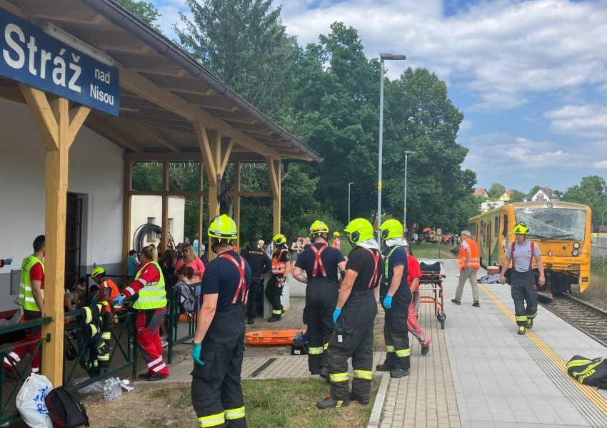 Çeki: 21 pasagjerë të plagosur nga përplasja e një treni dhe një kamioni
