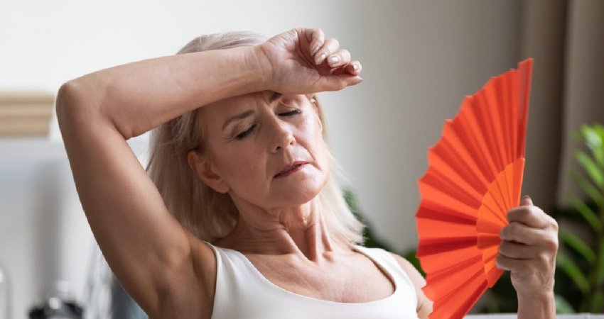 Si mund ta largoni të nxehtit gjatë menopauzës?