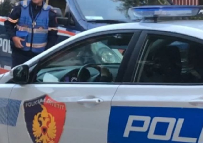 Vodhën dyqanin në një qendër tregtare në Tiranë, dy shtetase bien në prangat e policisë