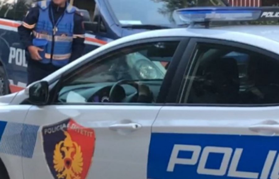 Vodhën dyqanin në një qendër tregtare në Tiranë, dy qytetare bien në prangat e policisë